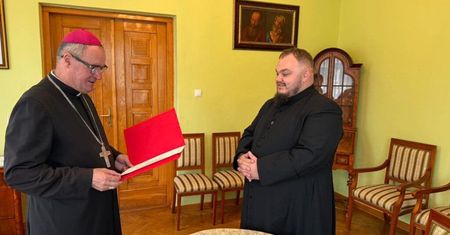 Fara z nowym wikariuszem