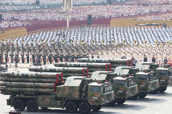 Tajny pakt Chin z Iranem. "Ropa za broń"