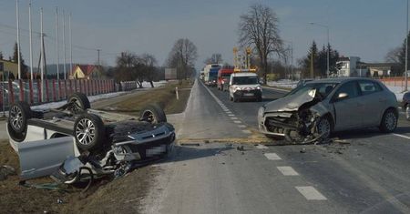 Wypadek w Sitańcu. Radiowóz wymusił pierwszeństwo i uderzył w mitsubishi
