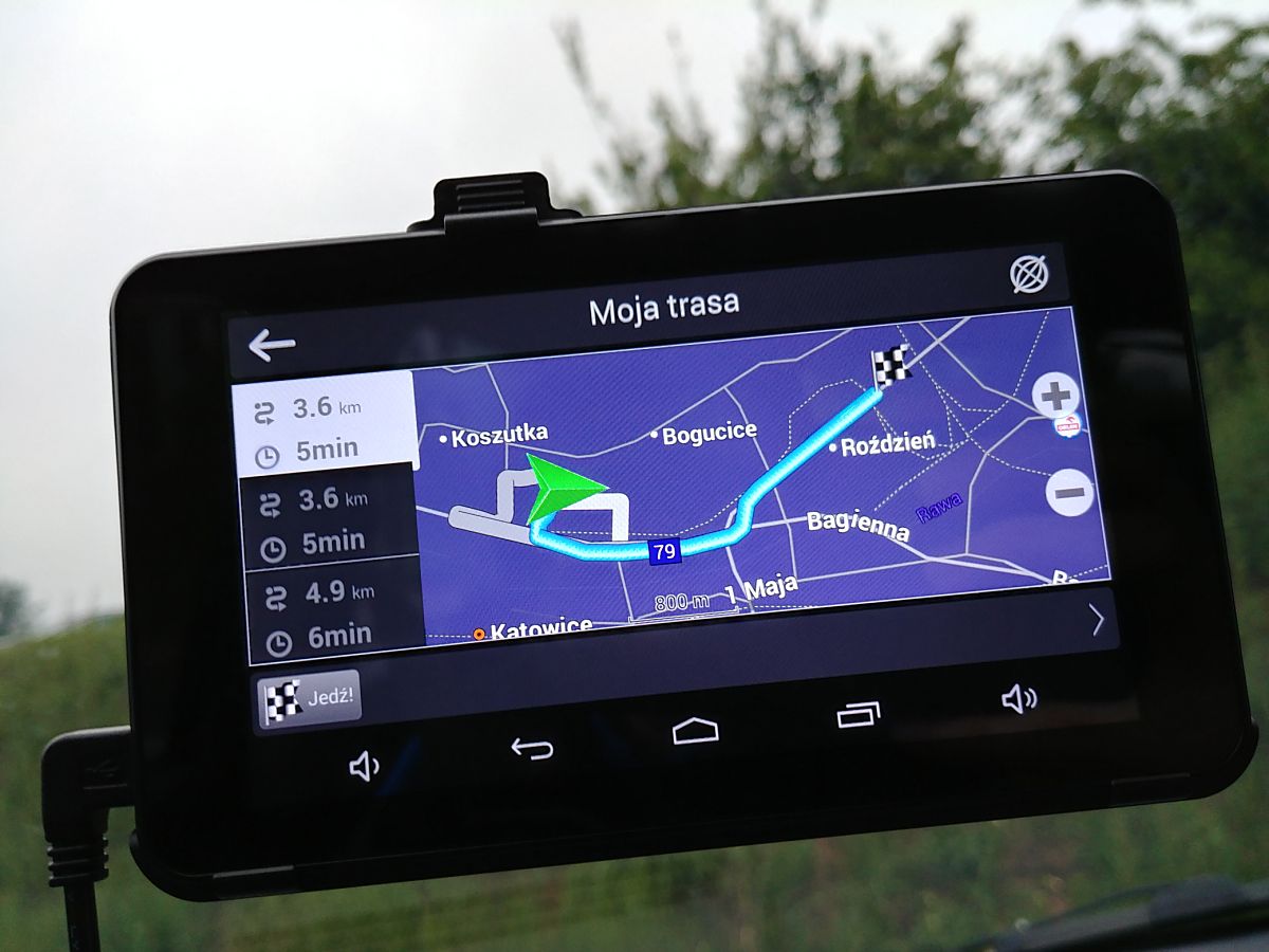 Navitel RE900 Combo – test samochodowej nawigacji, rejestratora i tabletu w jednym 6