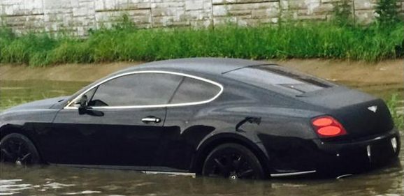 Futbolista utopił swojego Bentleya Continentala GT
