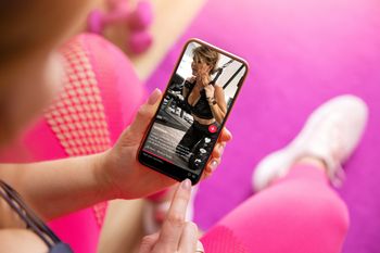 TikTok podjął kontrowersyjną decyzję. Cały zespół moderatorów zlikwidowany