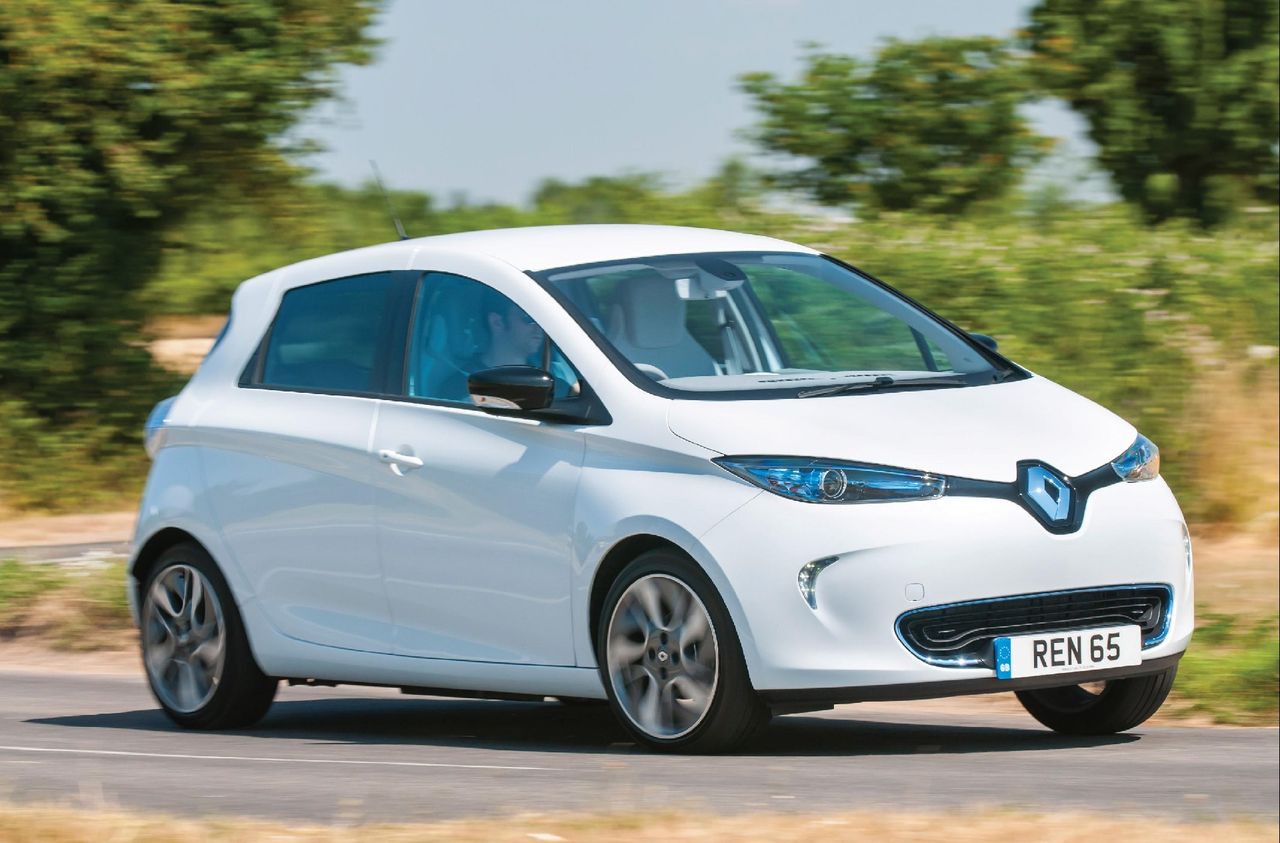 Elektryczne Renault Zoe być może już wkrótce w pełni zastąpi popularny dotąd model Clio (fot. Renault)