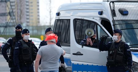 Warszawa. 34-latek zdjął flagi z gmachu Ministerstwa Sprawiedliwości. Został zatrzymany