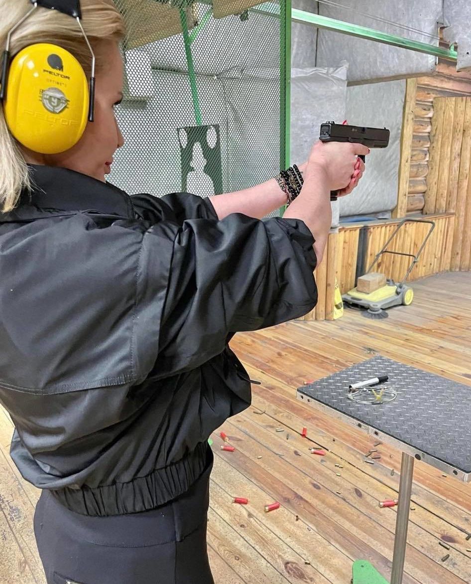 Joanna Racewicz na strzelnicy