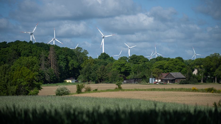 Farma wiatrowa w pobliżu miejscowości Gościęcino