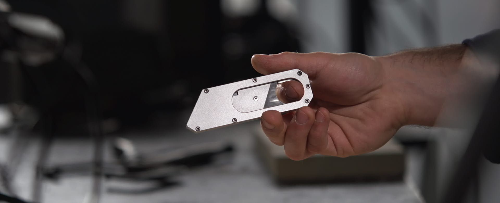 Maker Knife – mały nóż EDC z wysuwanym ostrzem 5