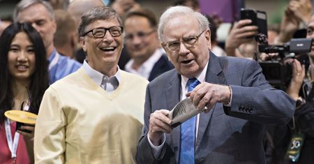 Rezygnacja z "rozpraszaczy" może pomóc w osiągnięciu sukcesu. Oto czego odmówili sobie Buffett i Gates