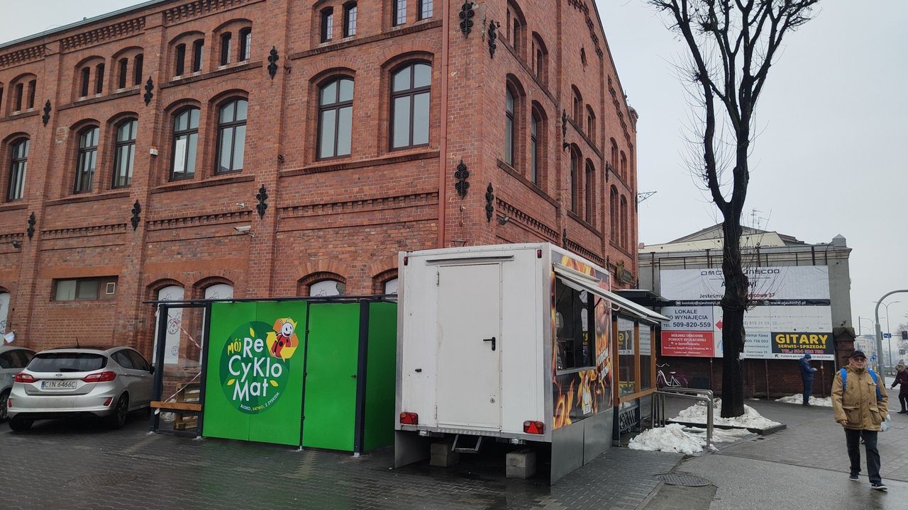 Inowrocław: Rewolucja recyklingu nabiera tempa. Market stawia swoje recyklomaty