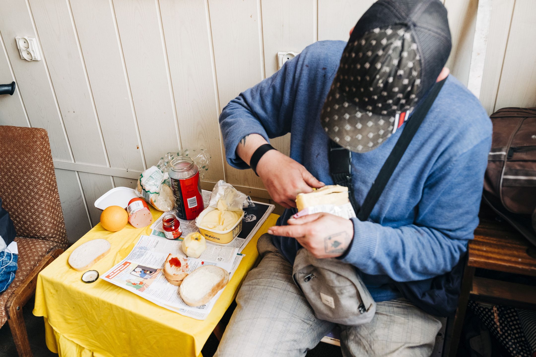 W pustostanie, w którym uzależnionych znalazł fotograf, mogli spokojnie zjeść, przespać się, odpocząć