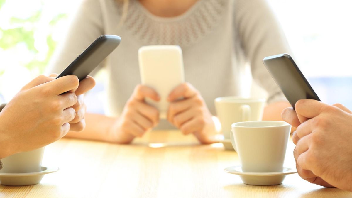 FOMO to strach przed tym, że ominie nas coś niezwykle istotnego.