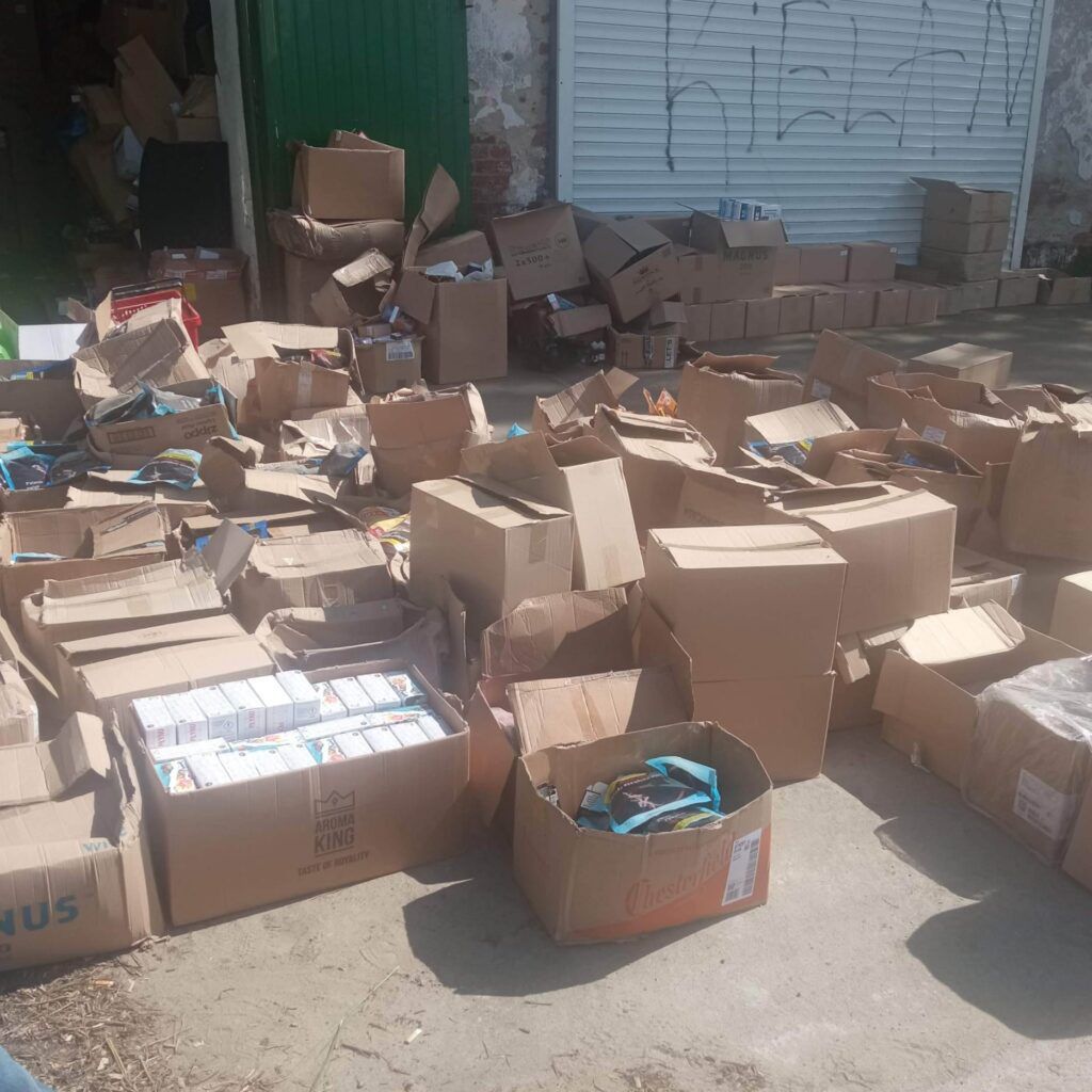 Kalisz: Rozbita grupa handlarzy nielegalnym tytoniem. 19 osób oskarżonych