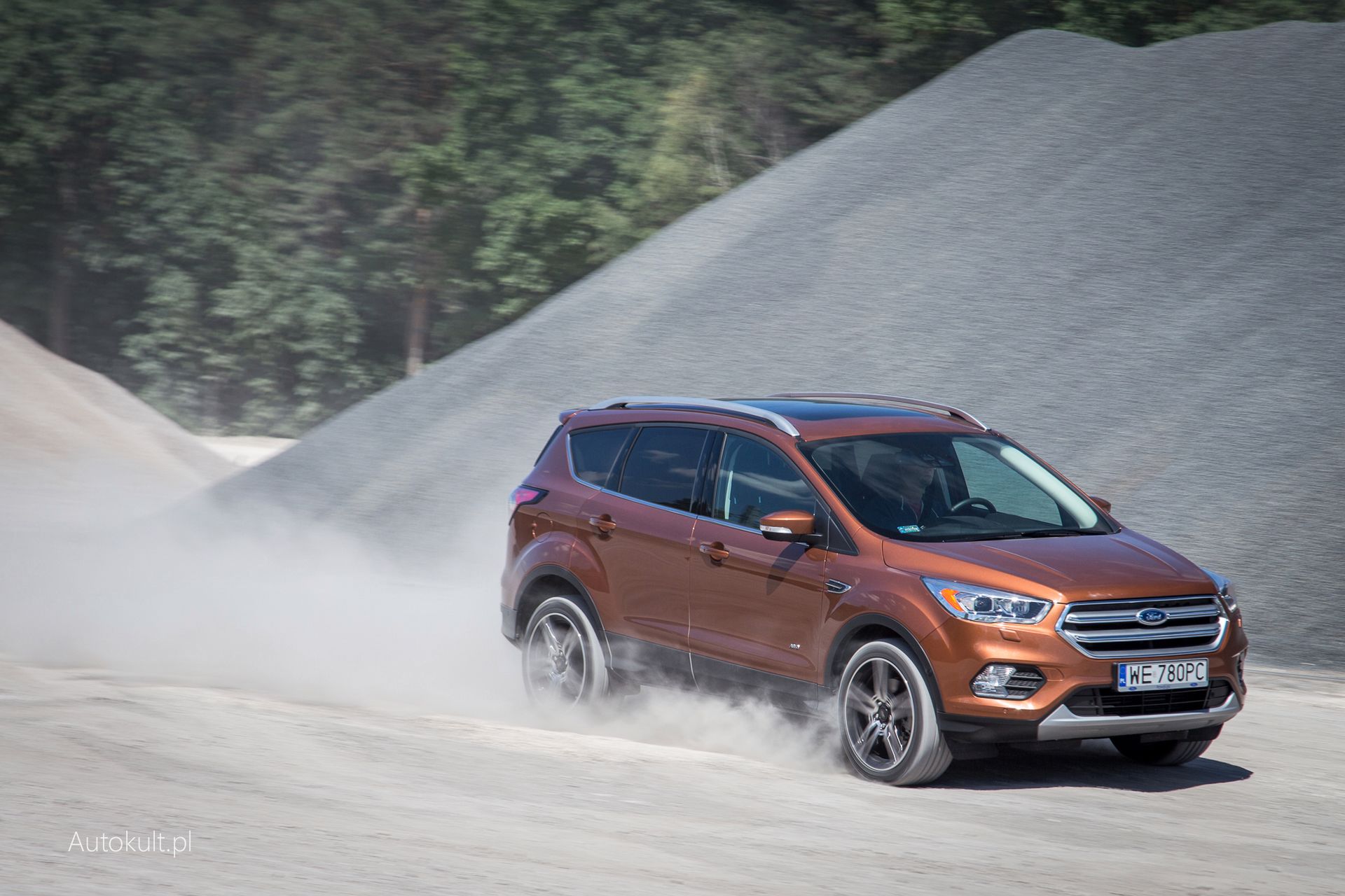 Ford Kuga jest bardziej komfortowy w większości sytuacji, ale też bardziej się buja na wybojach