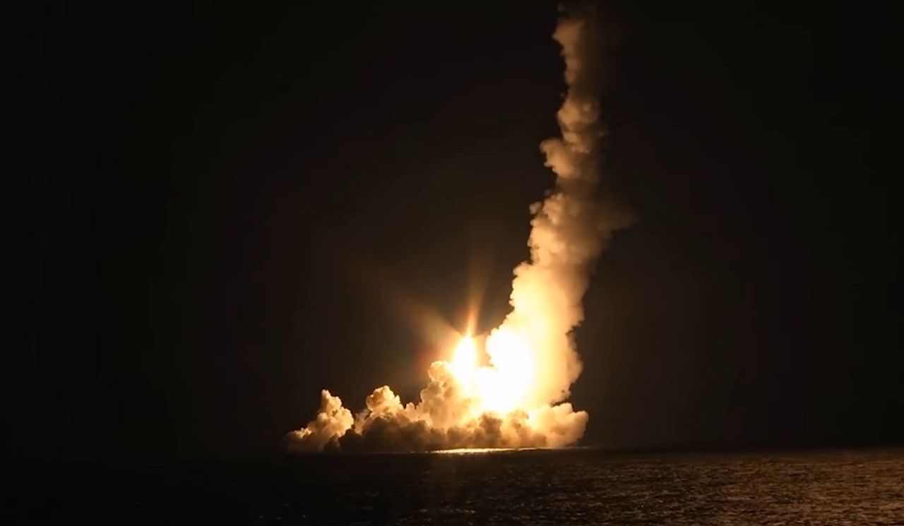 Rosja odpaliła cztery rakiety balistyczne. Udane ćwiczenia na Morzu Ochockim [Wideo]