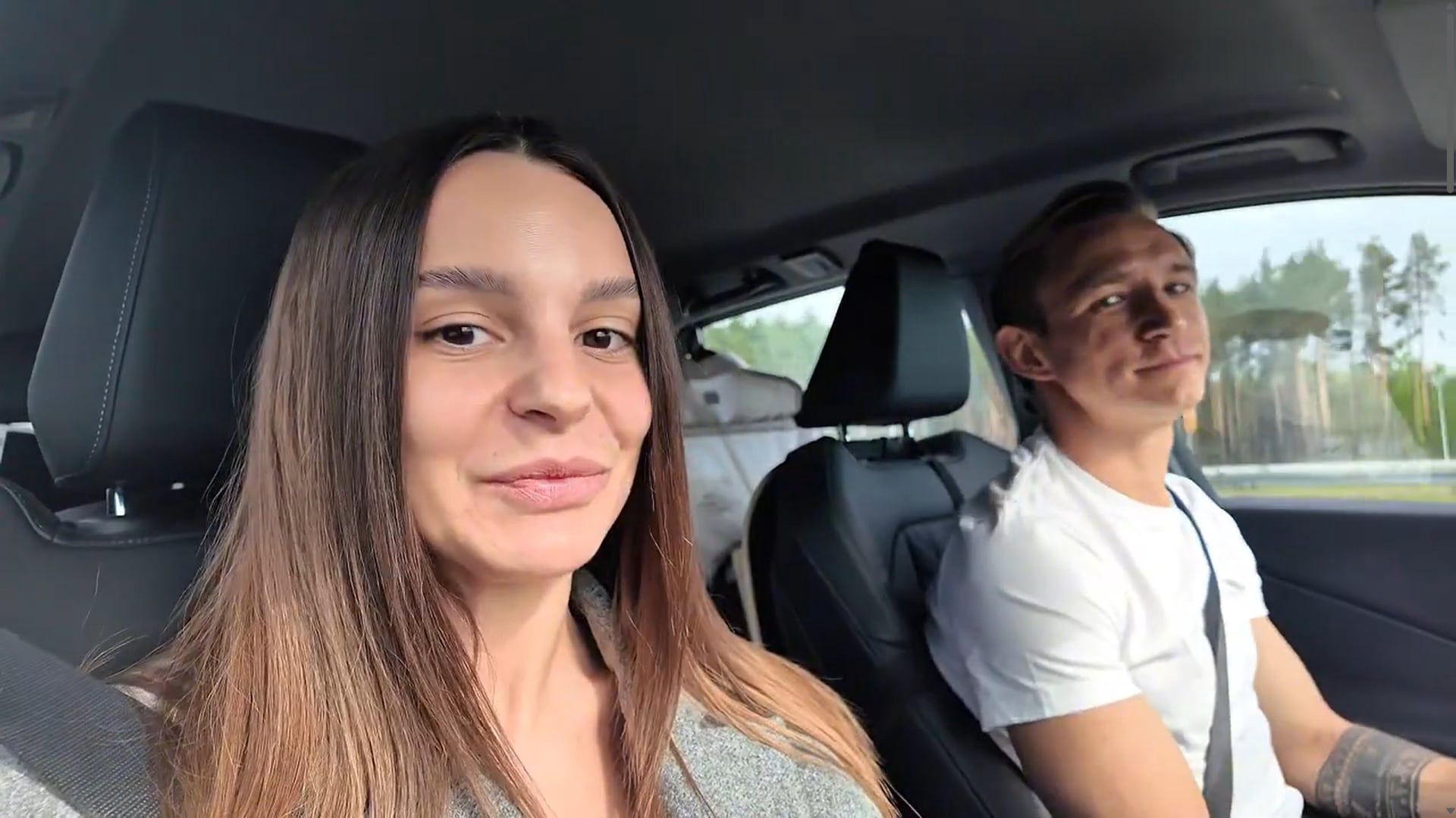 Rzeźniczakowie polują na ciuchy podczas jazdy samochodem