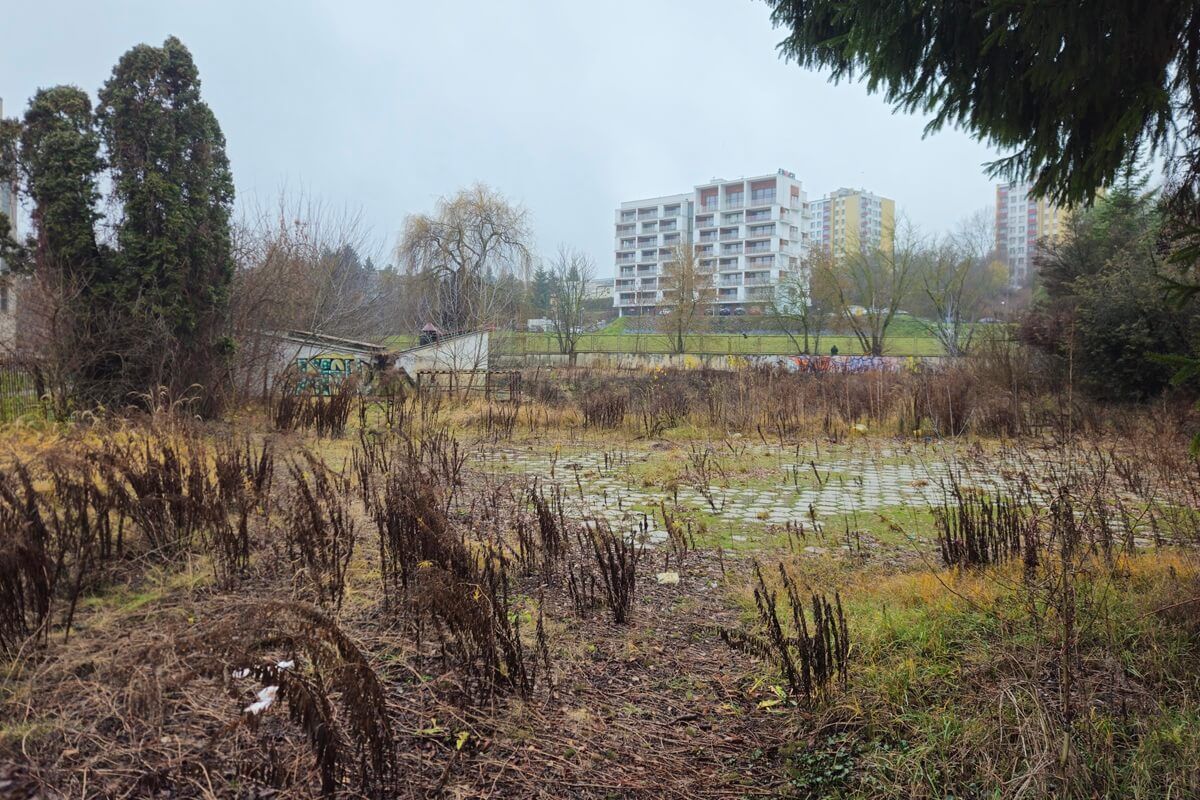 Na działce pomiędzy Kliniką UP a stacją Orlen przy ul. Głębokiej powstanie prywatny akademik