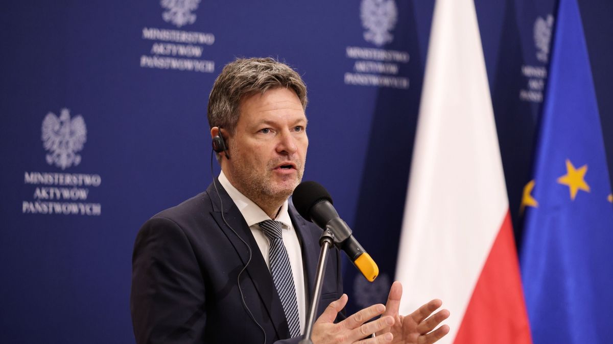 Robert Habeck, wicekanclerz Niemiec podczas wizyty w Warszawie (11 lutego 2022r.) PAP/Leszek Szyma�skiLeszek Szyma�skidyplomacja, Ministerstwo Aktyw�w Pa�stwowych, polityk, polityka, polityka energetyczna, polityka klimatyczna, polsko-niemiecka, polsko-niemieckiej, spotkanie, UE, wsp�praca gospodarcza