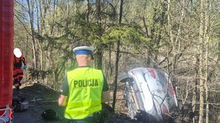 Kościerzyna: Zderzenie osobówki i ciężarówki. 22-letni kierowca zginął na miejscu, 20-latek jest ciężko ranny