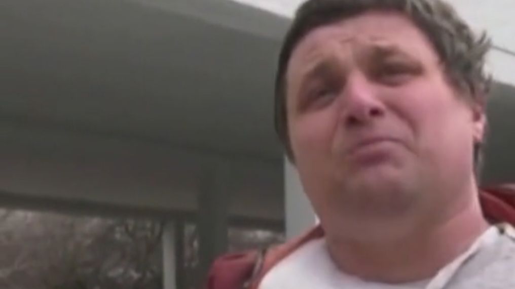 Ukrainiec pokazuje zniszczenia w Charkowie swojemu bratu w Rosji 