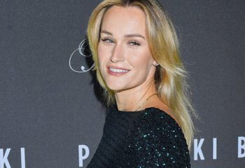 Wskoczyła w skórzaną sukienkę. Wszyscy i tak patrzyli na jej stopy