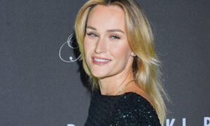 Wskoczyła w skórzaną sukienkę. Wszyscy i tak patrzyli na jej stopy