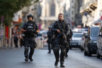 Strzały na ulicach Nantes. Nie żyje 15-latek, Francja znów mierzy się z falą przemocy narkotykowej