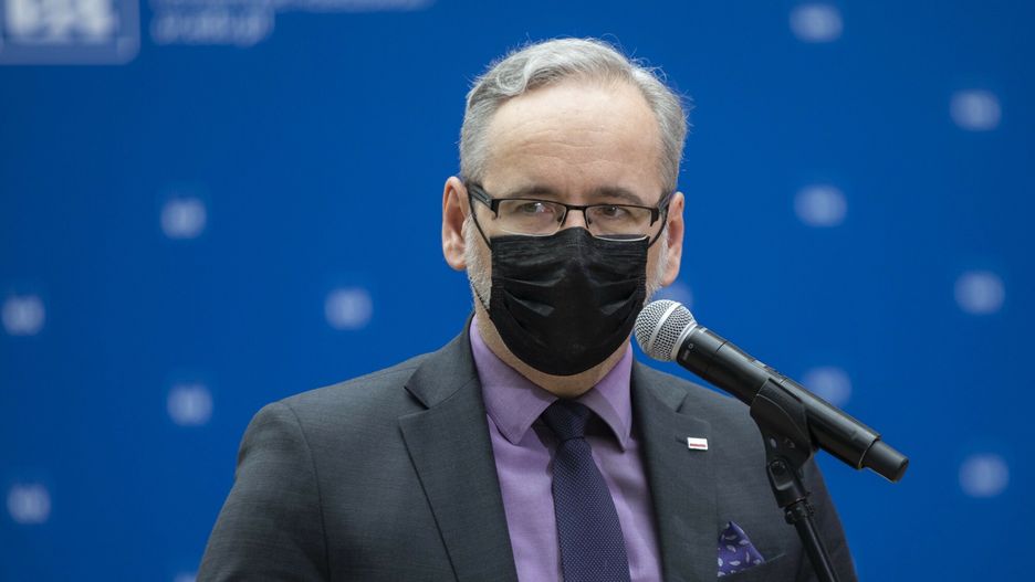 Obostrzenia na wakacje. Adam Niedzielski podał datę 