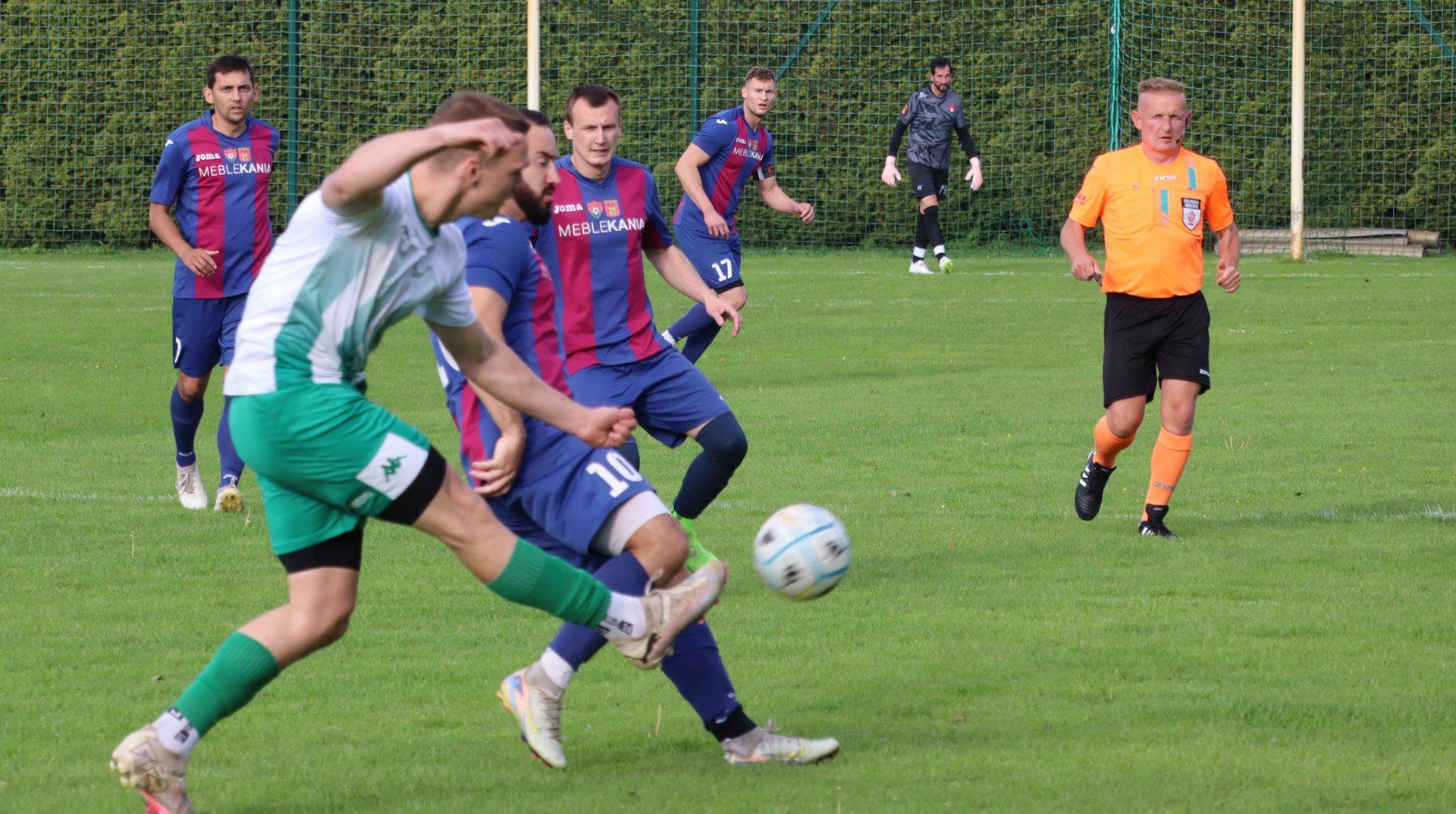 Piłkarska okręgówka zachodniej Małopolski, derby gminy Chełmek: LKS Bobrek - LKS Gorzów 4:0