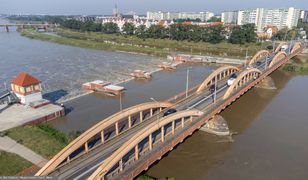 Fala kulminacyjna przechodzi przez Wrocław. Wały przesiąkały w dwóch miejscach