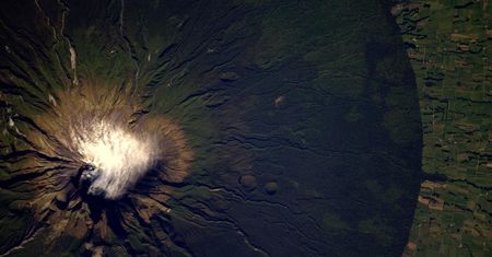 Wulkan Taranaki, czyli wyjątkowa góra pośrodku równiny