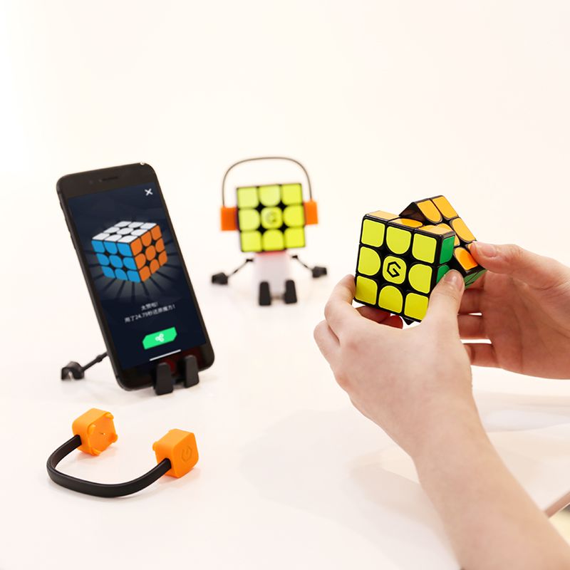 Światowy Dzień Kostki Rubika. Klasyczna zabawka w nowoczesnym wydaniu. Zabawkę połączysz z telefonem