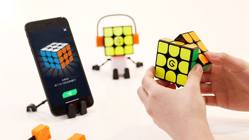 Światowy Dzień Kostki Rubika. Klasyczna zabawka w nowoczesnym wydaniu. Zabawkę połączysz z telefonem 1
