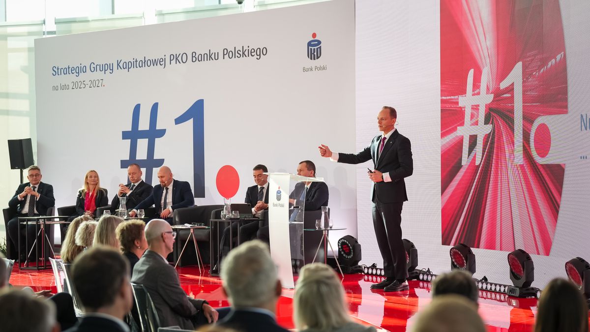 Prezentacja strategii rozowju banku PKO BP na lata 2025-27. 