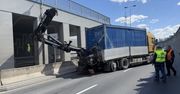 Warszawa: Ciężarówka z HDS zakleszczyła się w tunelu we Włochach