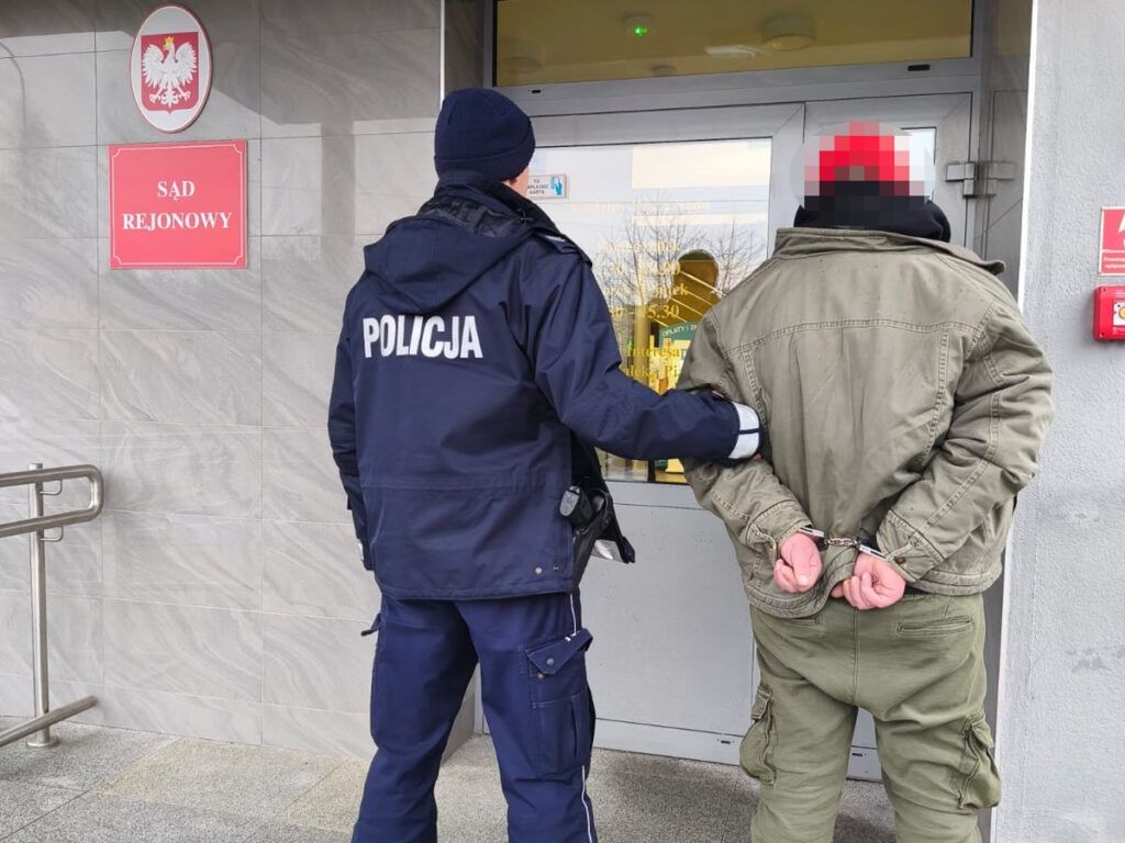 Zwoleń: Znęcał się na rodzicami, teraz siedzi za kratami