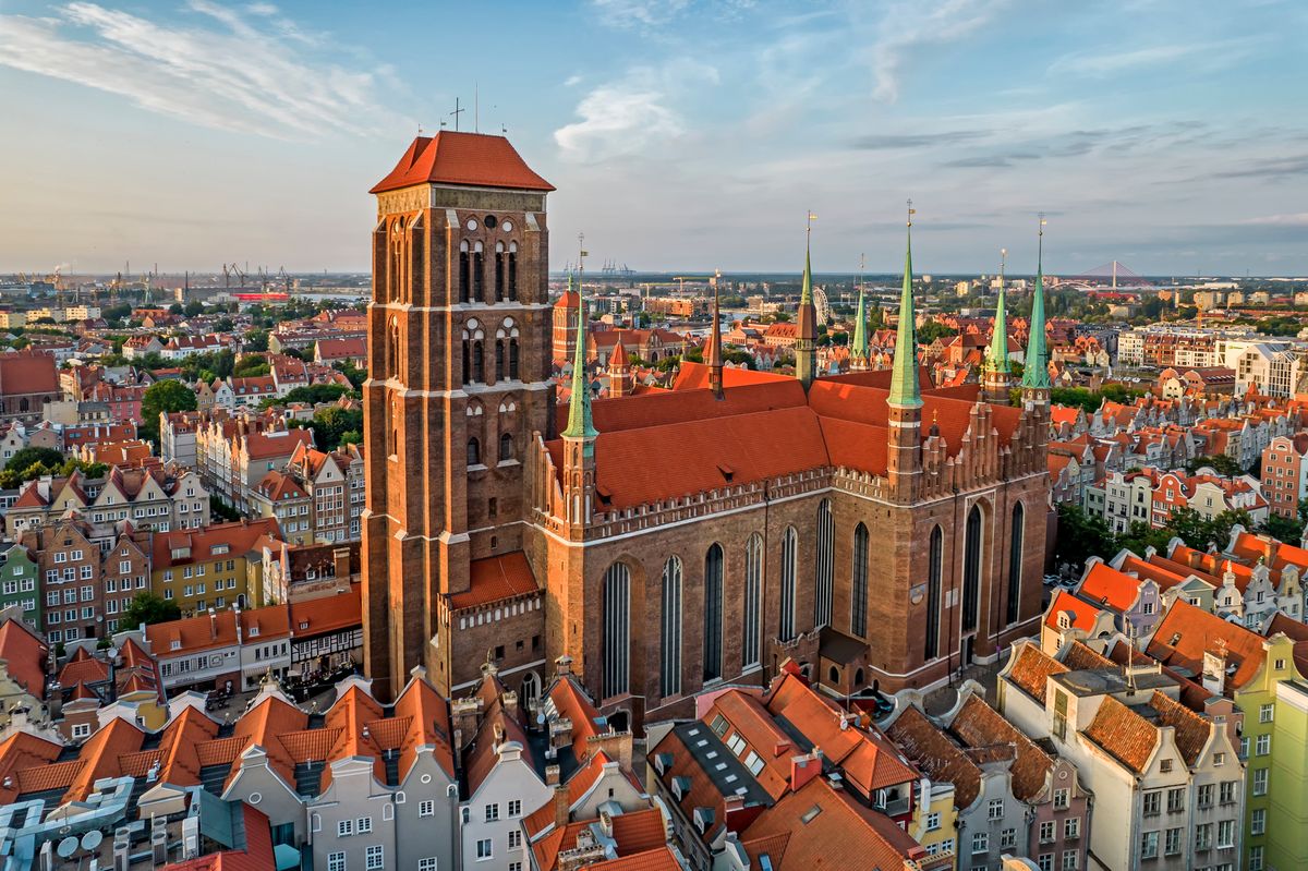 Konkatedralna Bazylika Mariacka zwana często "Koroną Gdańska" jest największą w Europie świątynią wybudowaną z cegły