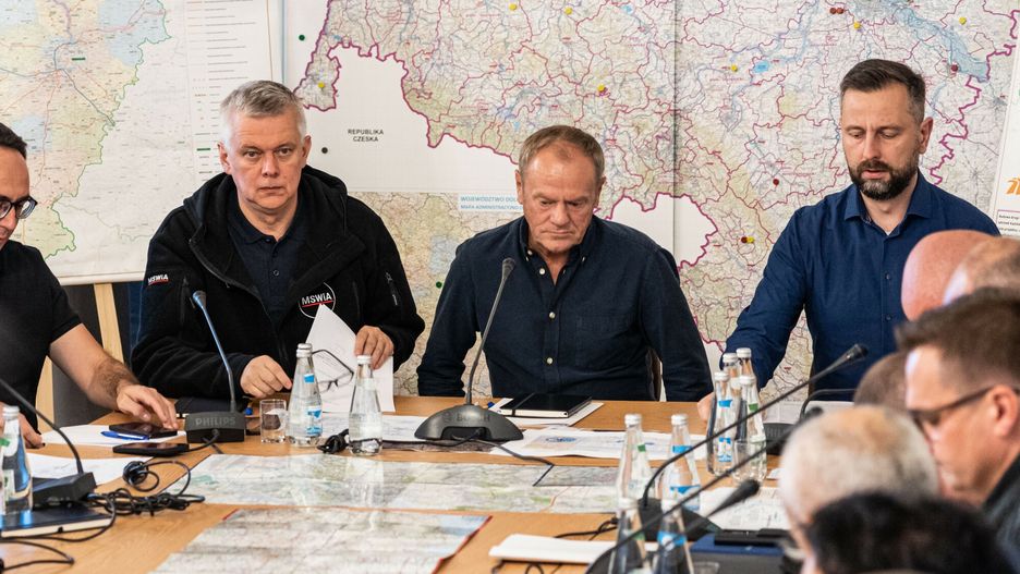 Sztab kryzysowy we Wroclawiu z udzialem Donalda Tuska
17.09.2024 Wroclaw Posiedzenie sztabu kryzysowego  n/z Donald Tusk Tomasz Siemoniak Wlodimierz Kosiniak-Kamysz fot. Krzysztof Kaniewski/REPORTER
Krzysztof Kaniewski/REPORTER