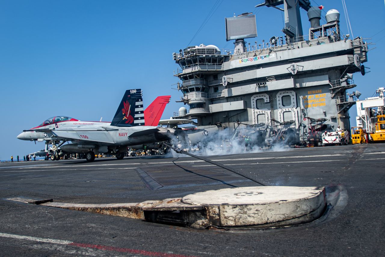 Ważny moment dla superlotniskowca USA. USS Nimitz zapisze się w historii