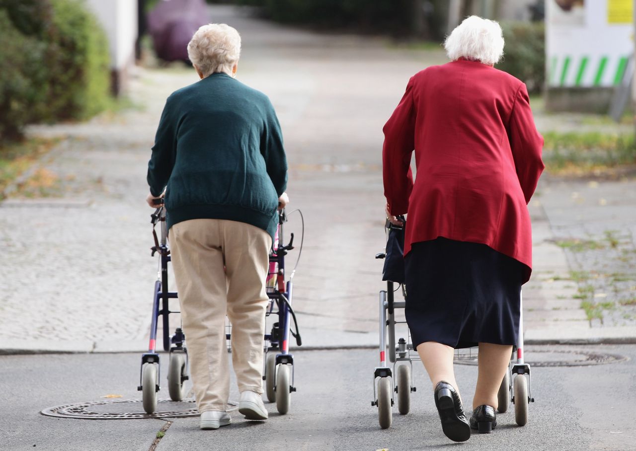 Seniorzy niczym największe gwiazdy. Dom opieki odtworzył kultowe okładki płyt