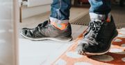 Chodzisz w butach po domu? Oto co mówią naukowcy