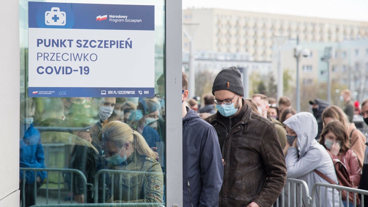 Punkty szczepień oblegane