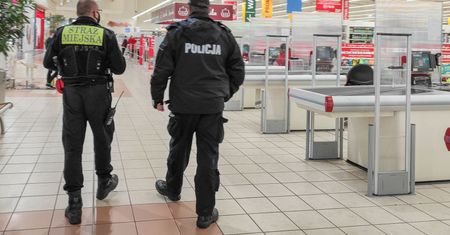 Cała Polska stanie przez pandemię? Lekarz o radykalnej metodzie