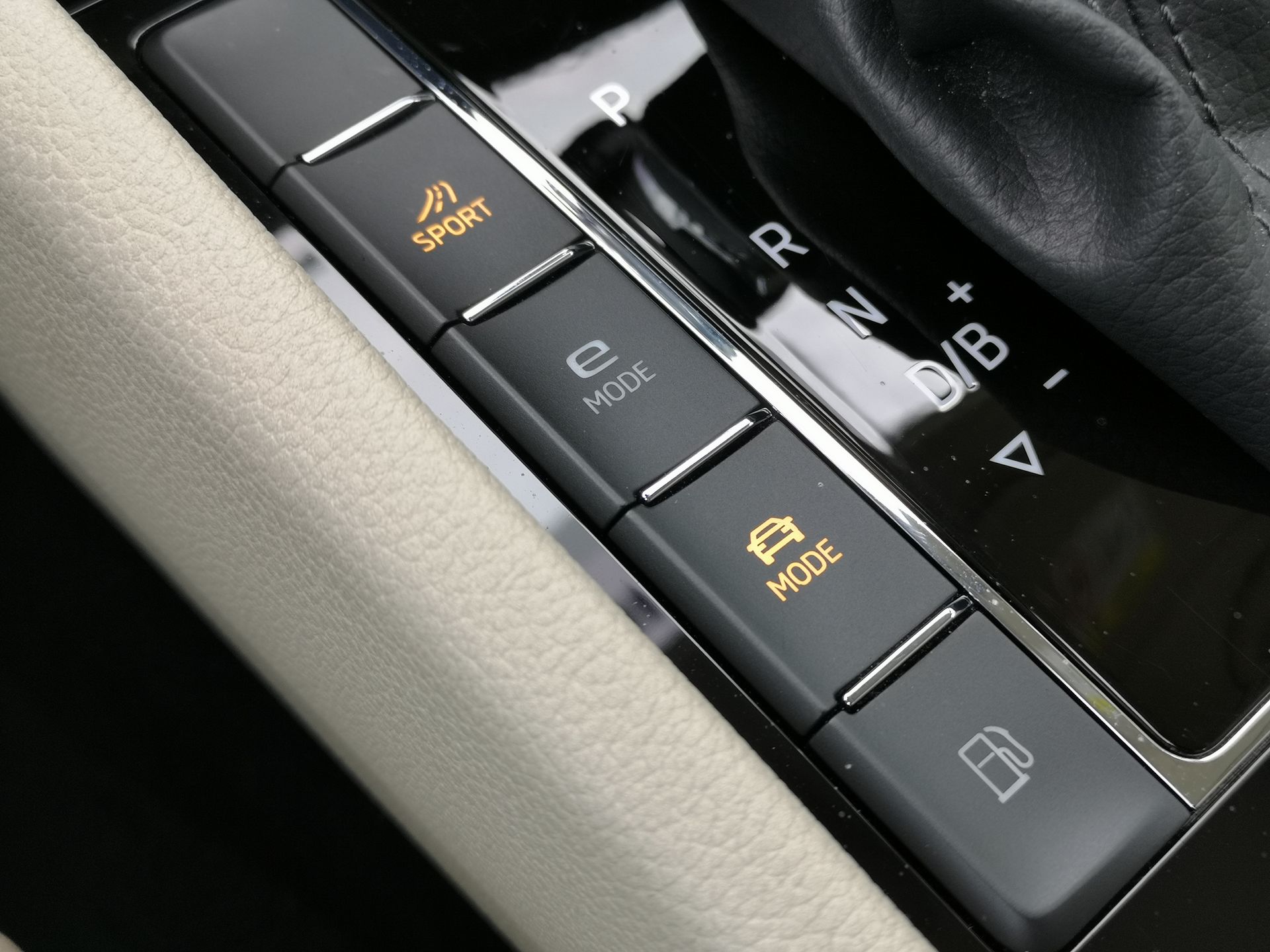 Skoda Superb iV: Systemy zarządzania energią oraz wsparcia kierowcy 14