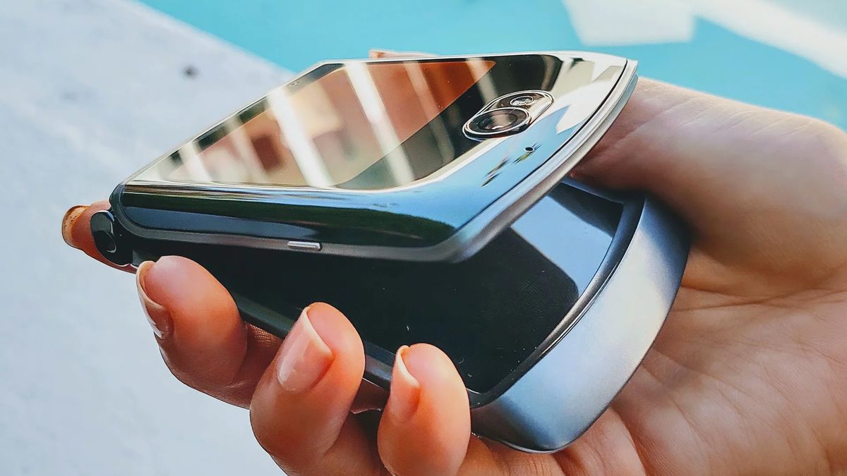 Motorola złoży się po raz trzeci. razr 3 na wideo 1