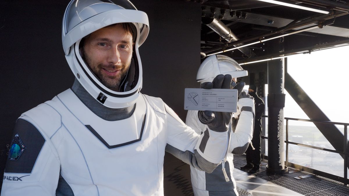 Sławosz otrzymał symboliczną przepustkę na orbitę. Wkrótce start