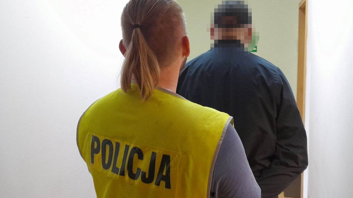 31-latek schował się przed policjantami w tapczanie