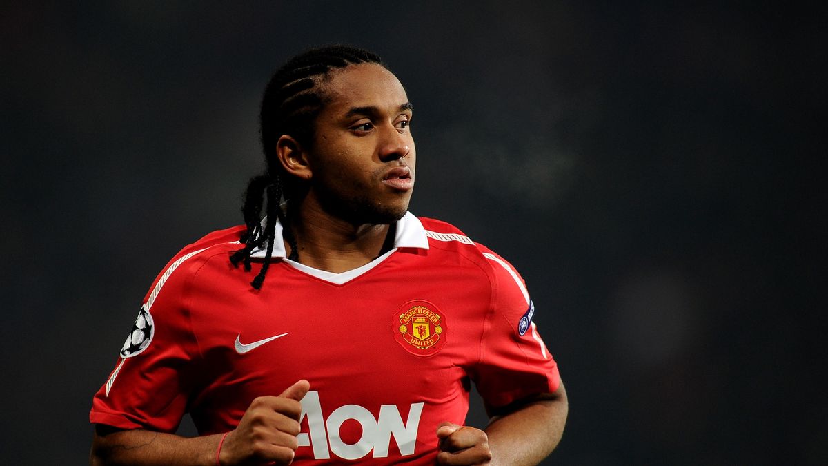 Manchester United v Valencia - UEFA Champions League
MANCHESTER, ENGLAND - DECEMBER 07:  Anderson of Manchester United looks on during the UEFA Champions League Group C match between Manchester United and Valencia at Old Trafford on December 7, 2010 in Manchester, England.  (Photo by Clive Mason/Getty Images)
Clive Mason
Club, Football, Soccer, Soccer