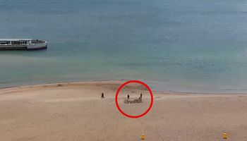 Ujęcie z plaży w Kołobrzegu. Ludzie aż się zatrzymywali