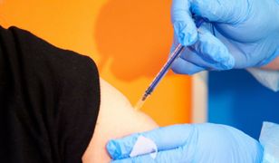 Niemiecka pielęgniarka wstrzykiwała roztwór soli zamiast szczepionki. Zwierzyła się koledze