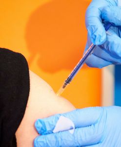 Niemiecka pielęgniarka wstrzykiwała roztwór soli zamiast szczepionki. Zwierzyła się koledze